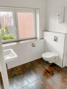 Bad Modern & zentral: 3,5 Zimmer mit Kaminofen & Klimaanlage in zentraler Lage