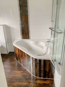 Bad Modern & zentral: 3,5 Zimmer mit Kaminofen & Klimaanlage in zentraler Lage