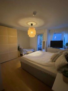 Schlafzimmer Helle 2-Zimmer-Wohnung mit zwei Balkonen