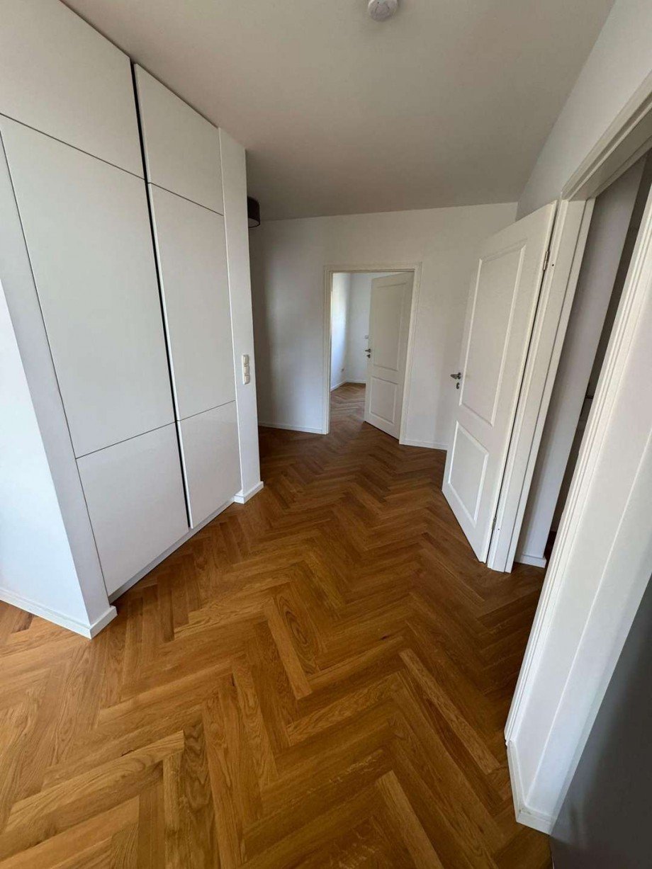 Flur mit Einbauschrank Erdgeschosswohnung Berlin