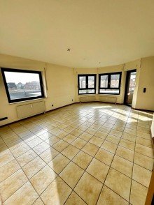 Wohnzimmer Helle 3-Zimmer-Wohnung mit Westbalkon