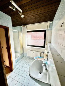 Badezimmer Helle 3-Zimmer-Wohnung mit Westbalkon